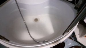 Как устранить засор в душевой кабине и раковине.