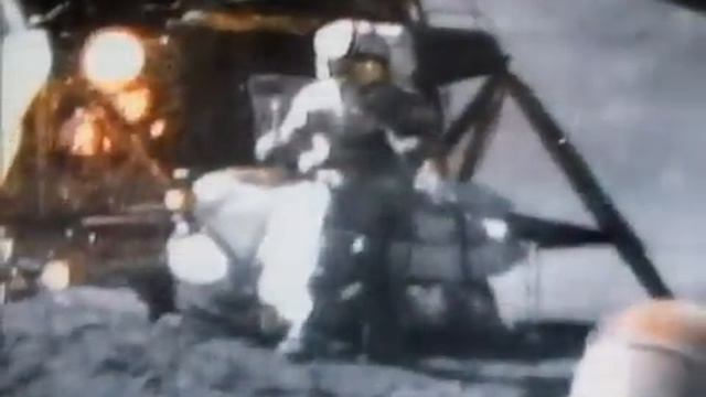 Молот и перо на Луне смотреть онлайн