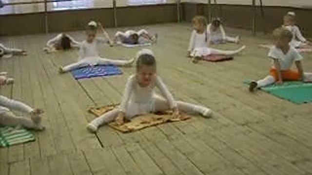 5-и летние дети на танцах,шпагаты смотреть онлайн