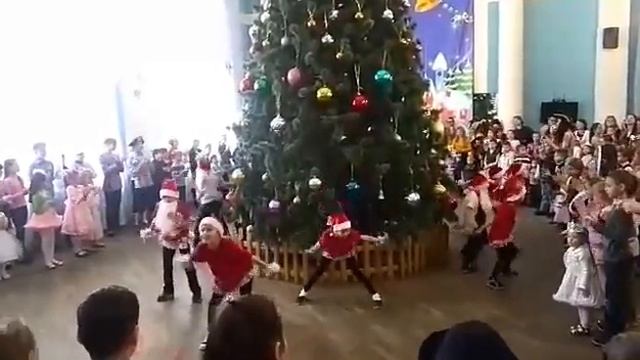 Помощники Деда Мороза смотреть онлайн