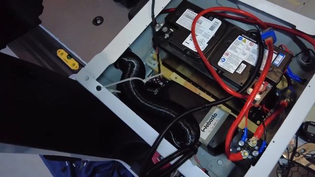 Ремонт DEF. Второй аккумулятор. Webasto. Новая stop лента. Sprinter. смотреть онлайн