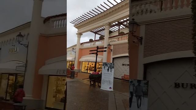 Castle Romano Rome Premiums Outlet смотреть онлайн