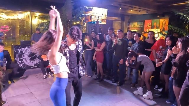 Bachata with a Dombra in Kazakhstan ?? Bachata con Dombra en Kazajistán #bachata #bachatasensual смотреть онлайн