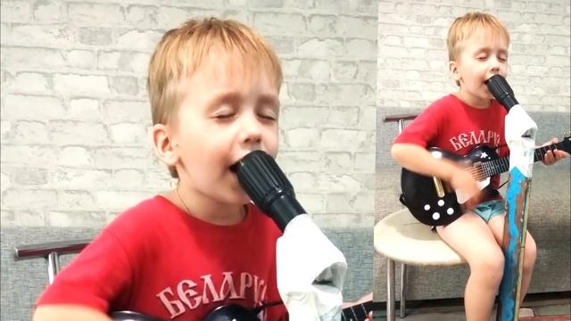 Младший брат в 4 года душевно поёт песню 25/17 по мотивам "Не выходи из комнаты" Иосифа Бродского. смотреть онлайн