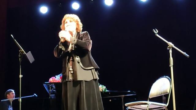 Елена Камбурова "Мимо кладбища едет купец молодой" смотреть онлайн