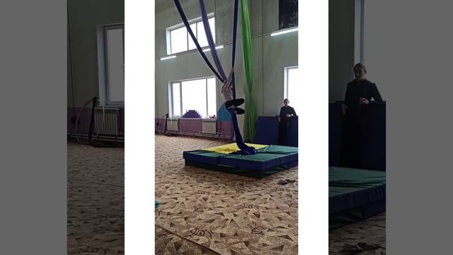 Занятия Насти воздушной гимнастикой. 18 октября 2020 года смотреть онлайн