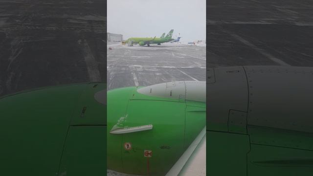 Взлёт и рулирование Boeing 737 800 S7