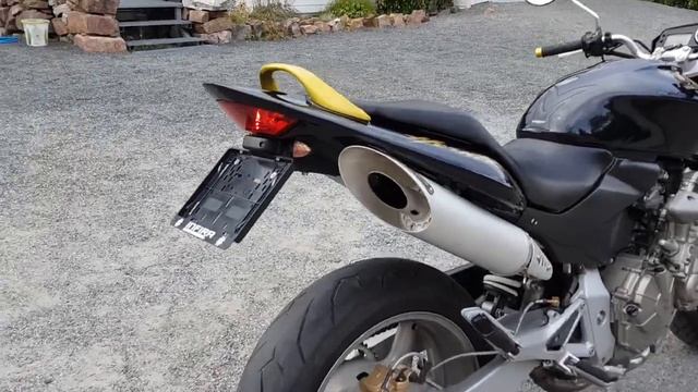 Honda CB600F Hornet 2005 cold engine start and walkaround смотреть онлайн