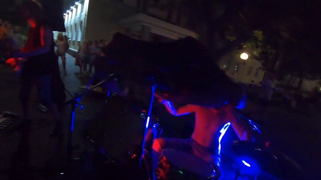 Набережная Геленджика. Уличные музыканты Nirvana. смотреть онлайн