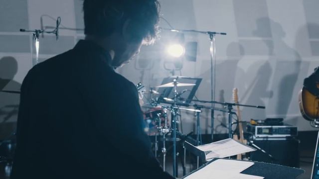 Hiroyuki Sawano “Attack on Titan” Vogel im käfig live YOUSEEBIGGIRL/T:T смотреть онлайн