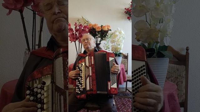 Вот что такое БЛЮЗ.Песня посвящена тяжёлой судьбе американских негров в рабстве. смотреть онлайн