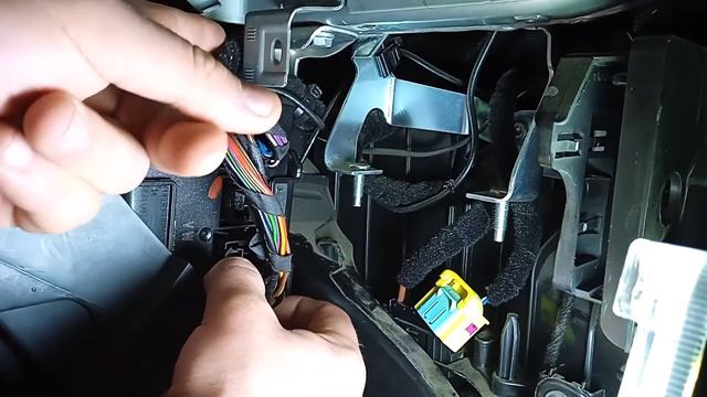 Как быстро снять блок комфорта на Фольксваген Кадди/VW Caddy смотреть онлайн