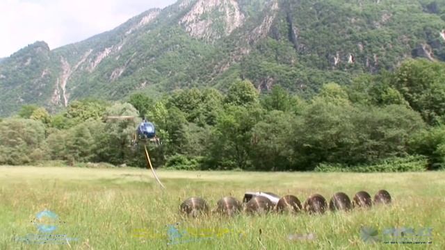 Обрезка деревьев возле ЛЭП с помощью вертолёта смотреть онлайн