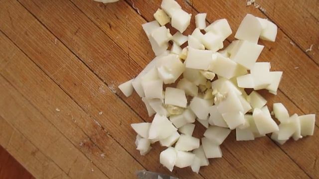 Салат оливье с курицей и зеленью. Украшаем орехами. Вкуснятина. смотреть онлайн