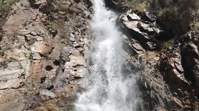 Водопад Медвежий. Тургеньское ущелье. Горы Северный Тянь-Шань. смотреть онлайн