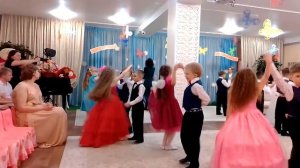 Вальс... Первый вальс... Выпускной в детском саду