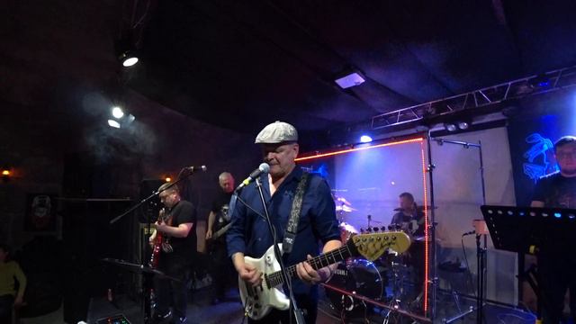 Секрет / Мажорный рок-н-ролл смотреть онлайн