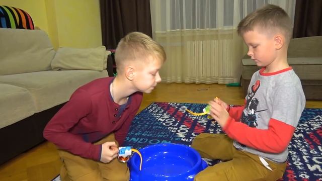 Арсений стал чемпионом ШКОЛЫ. Волчки Infitity Nado помогли. смотреть онлайн