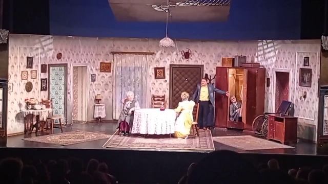 Театральная встреча в Кишинёве для украинцев , на канале LIKE EVA plus смотреть онлайн