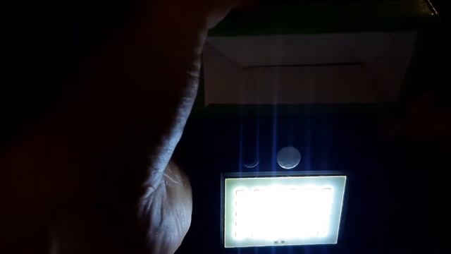 Светодиодный фонарь уличного освещения на солнечных батареях с датчиком движения. смотреть онлайн