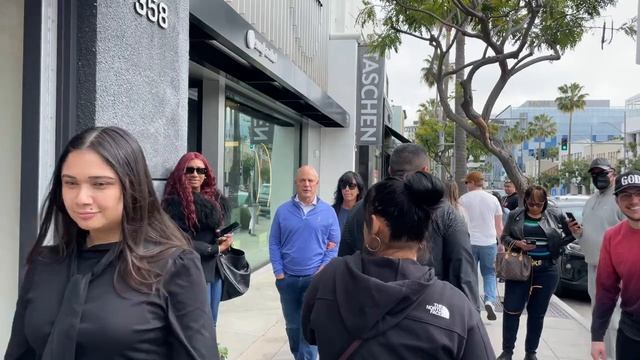 Богатый район Бэверли Хиллз / SATURDAY AFTERNOON, Beverly Hills / California смотреть онлайн