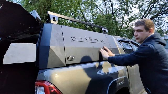 Кунг KDT алюминиевый V поколения c рейлингам и боковым рундуком на Toyota Hilux Black Onyx 2022 смотреть онлайн