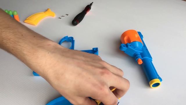Whats inside The .45 ACP Rubber Bullet Revolver Toy Gun смотреть онлайн