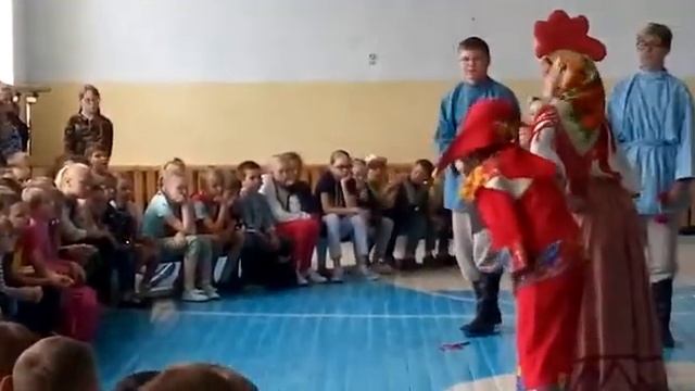 "Фрагмент спектакля "Золотой петушок" в ОУ № 10 пос. Монетного, театр-студия "Юность" смотреть онлайн