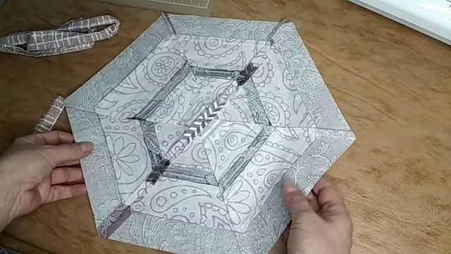 #лоскутное #шитье #салфетка #печворк #
Лоскутное шитьё.Салфетка на стол или подставка под горячее. смотреть онлайн