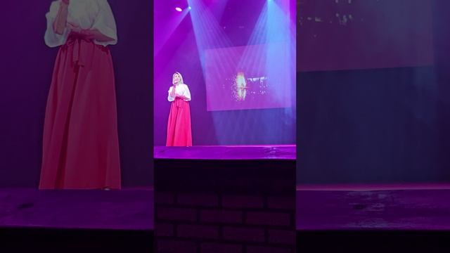 О любви, которая не знает границ. Прекрасная песня! смотреть онлайн