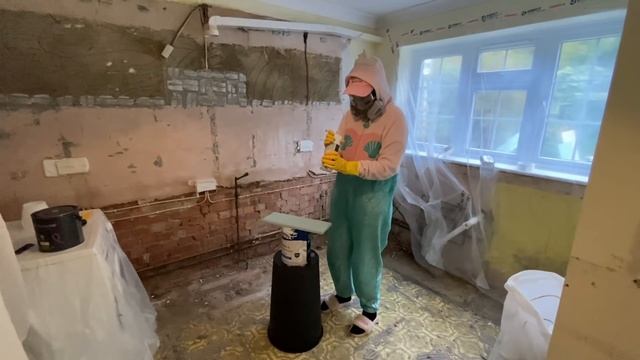 РЕМОНТ В ДОМЕ: КРАСИМ КУХОННЫЕ ШКАФЧИКИ И ЗАВЕРШАЕМ ДЕМОНТАЖ. ЧТО ДАЛЬШЕ? смотреть онлайн