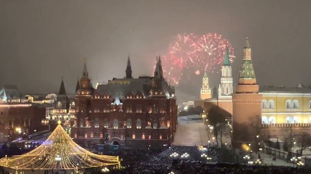 Москва | Новый Год 2022 | Новогодний салют | на Красной Площади | празднование Нового Года. смотреть онлайн