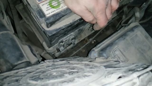 Пежо 208 2013 как снять аккумулятор! смотреть онлайн