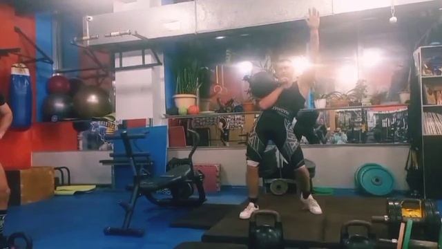 Евгений Лисогур - Взятие в стойку гиря 96 кг #усатыйСпорт#усач#96кг#гиря смотреть онлайн