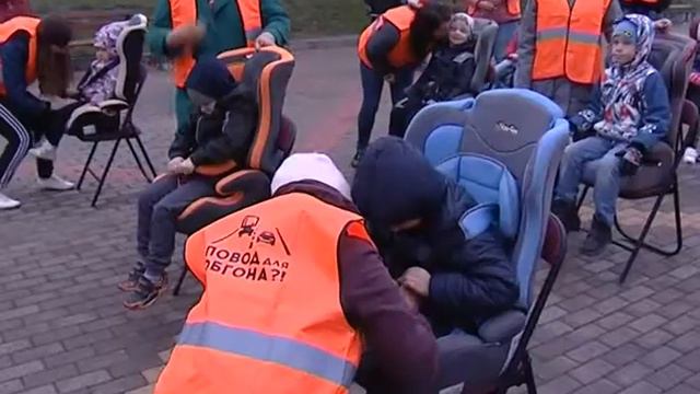 В мкр. Лебеди дети и родители показали, как перевозить ребенка в авто смотреть онлайн