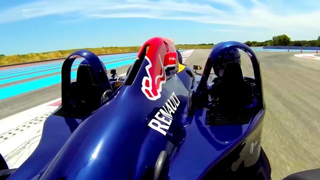 Passenger ride in Infiniti Red Bull Racing Formula One Car смотреть онлайн