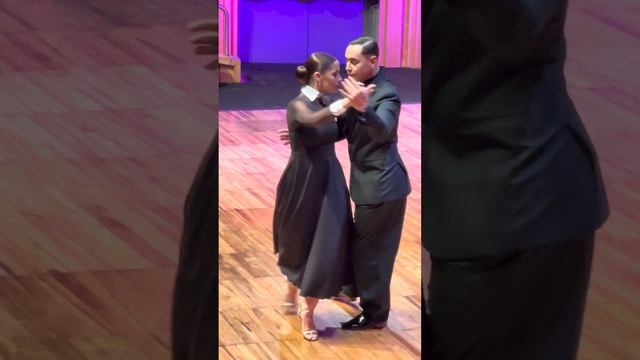 冠军秀（1）Suyay Quiroga y Jonny Carvajal//exhibición en La Usina (1) смотреть онлайн