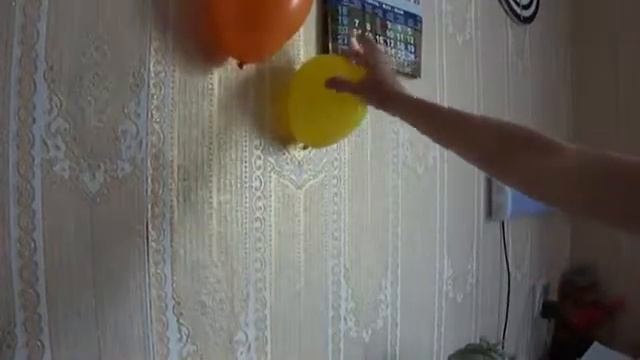 Static electricity. Experience with balloons смотреть онлайн