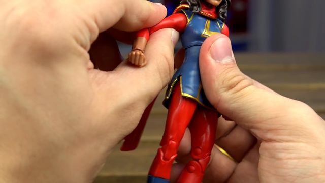 Фигурка МИСС МАРВЕЛ от Marvel Legends!