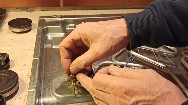 Газовая варочная поверхность - гаснет пламя, не работает газ контроль, почему? смотреть онлайн