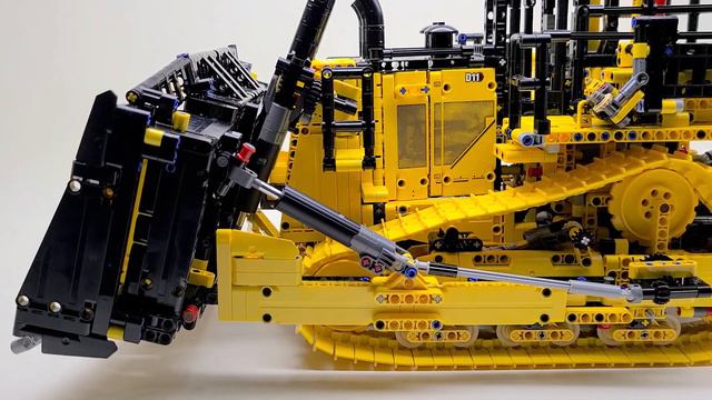 Lego MOD - 42131 CAT D11 Upgrade by A_C смотреть онлайн