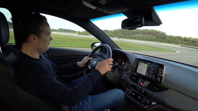 De remmende voorsprong? | Ford Focus ST vs Hyundai i30 N (2020) | Autovisie смотреть онлайн