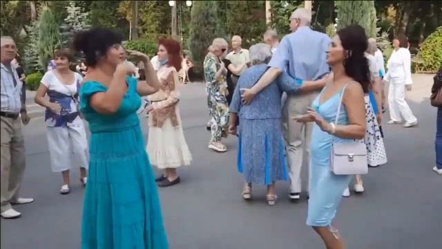 ЛЮБИ МЕНЯ НА ЗАВТРАК И НА ОБЕД!!! смотреть онлайн