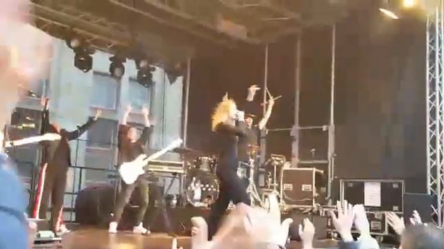 Optreden Laura Tesoro in Roeselare 4-11-2017 deel 2 смотреть онлайн