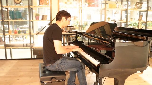 Monty Python Theme - piano version by Frankie Simon смотреть онлайн
