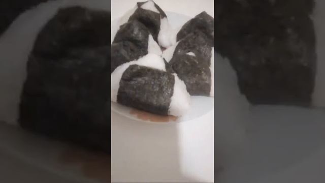 Трансляция Японские онигири с рыбой смотреть онлайн