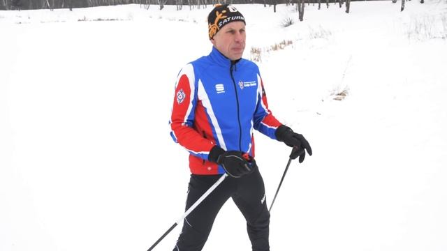 Беговые лыжи. Урок 4. Обучение коньковому ходу на лыжах.Видео предоставлено каналом Veryvery.ru смотреть онлайн