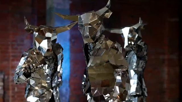 Павлин шоу Зеркальные Быки Иркутск смотреть онлайн