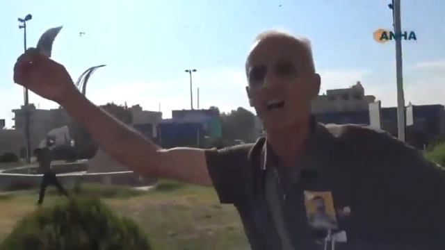 Курды торжественно провожают Армию США, камнями и тухлыми фруктами смотреть онлайн