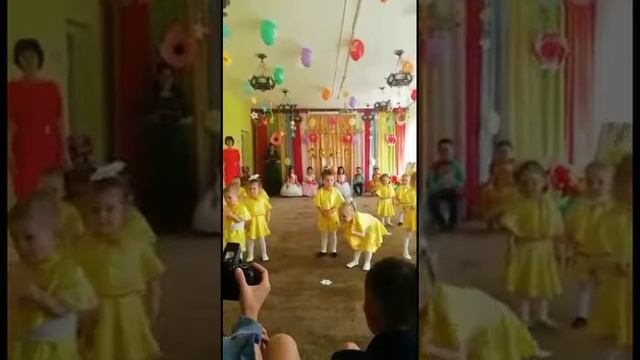 Танец маленьких утят в детском саду ? смотреть онлайн